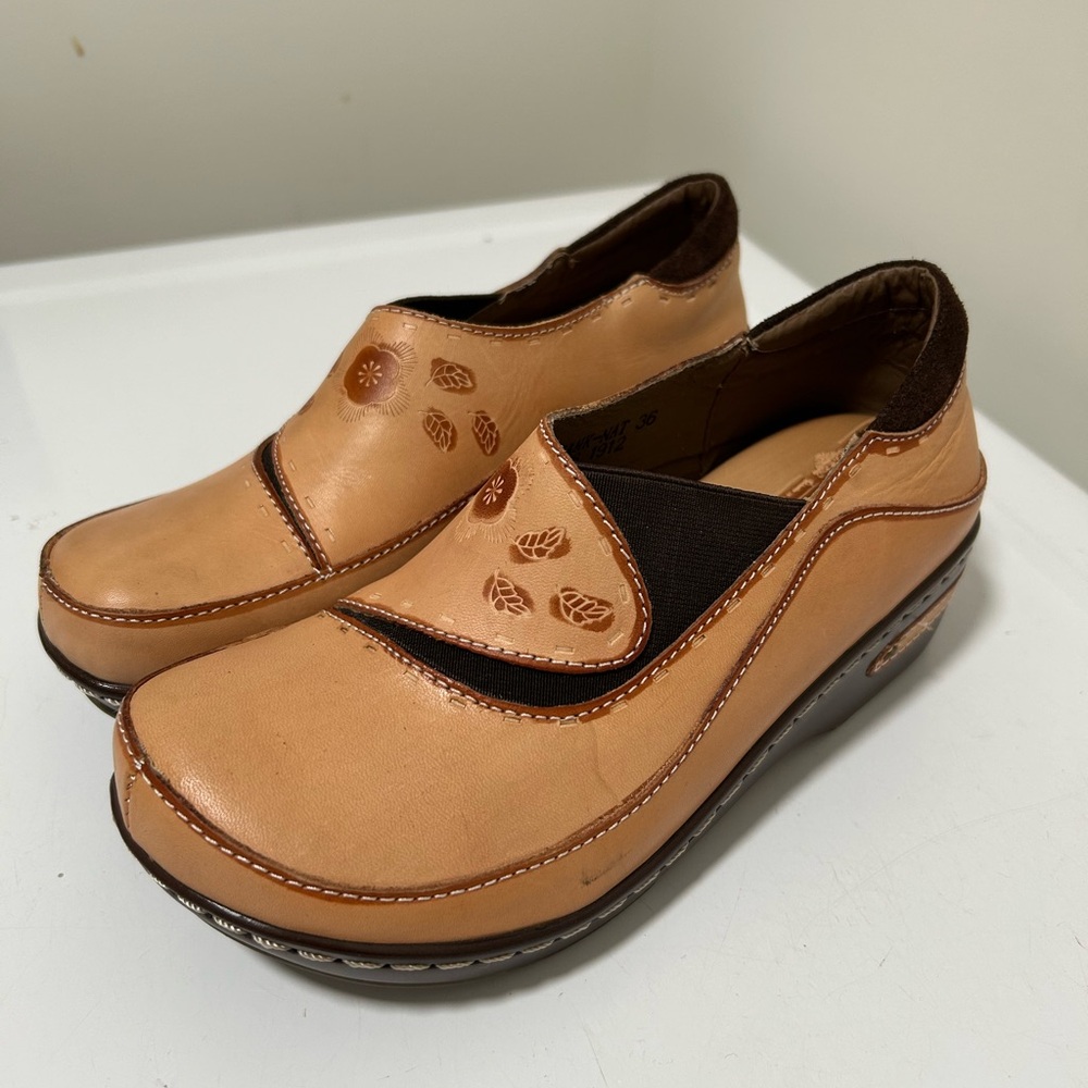 L’artiste Burbank Leather Clogs Tan Brown Size 5.5 - 6 US 36 EU